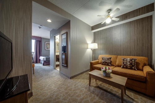 Monte Carlo Inns Airport Suites image 7
